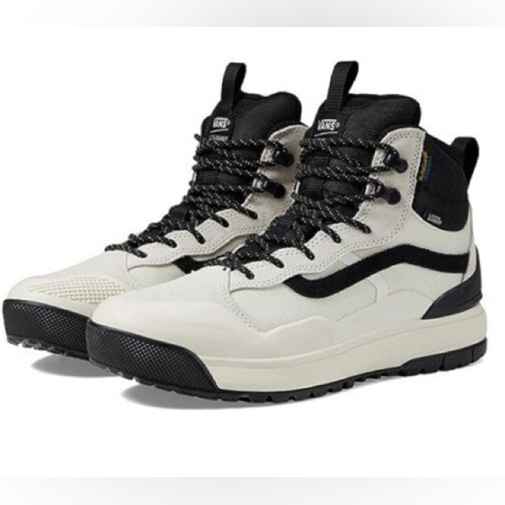 Deleting — NWT / NIB 7.5M/9W Vans Ultrarange Exo Hi Mte2